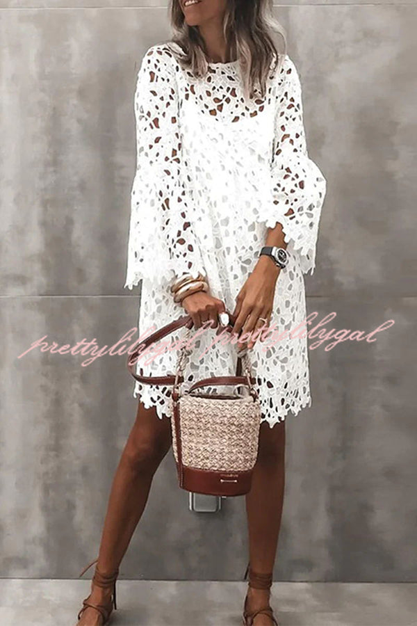 Vestido Sofia – Mini Floral de Renda de Crochê com Manga Sino - Priya