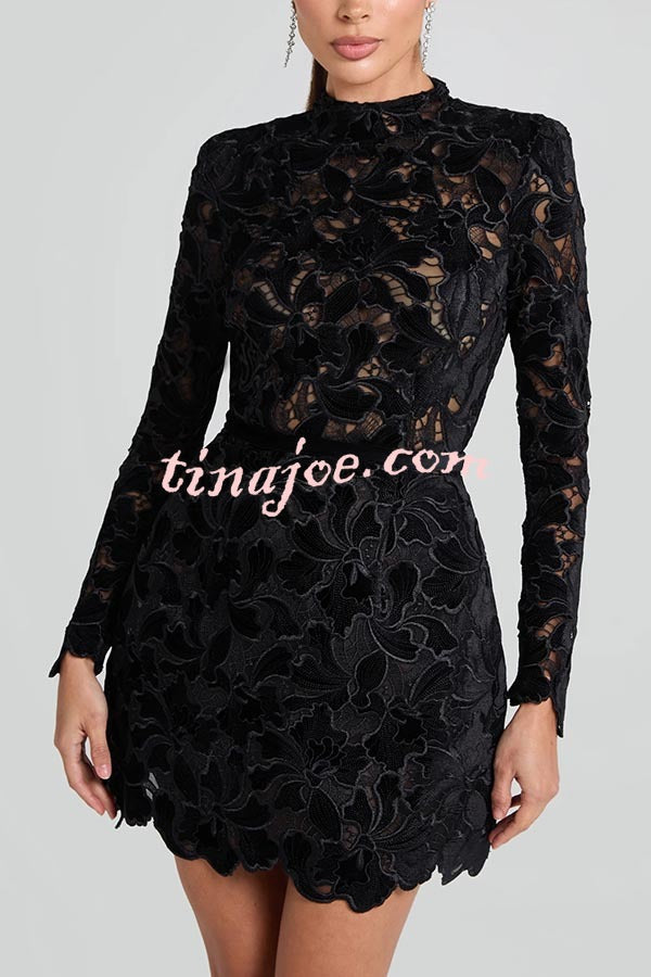 Vestido Lydia – Mini Tule com Renda Floral Bordada, Manga Longa e Cinto - Priya