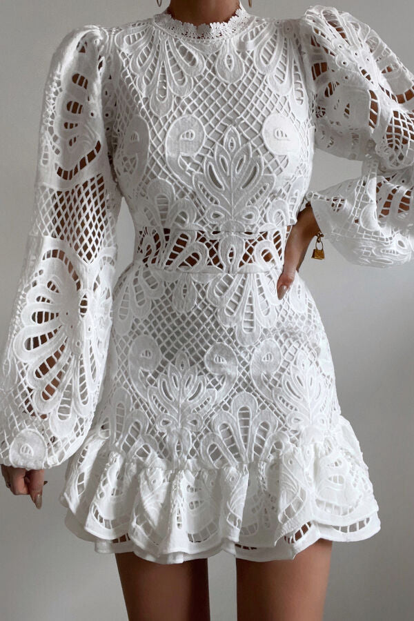 Vestido Isabela – Mini de Renda com Manga Longa e Cintura Ajustada - Priya