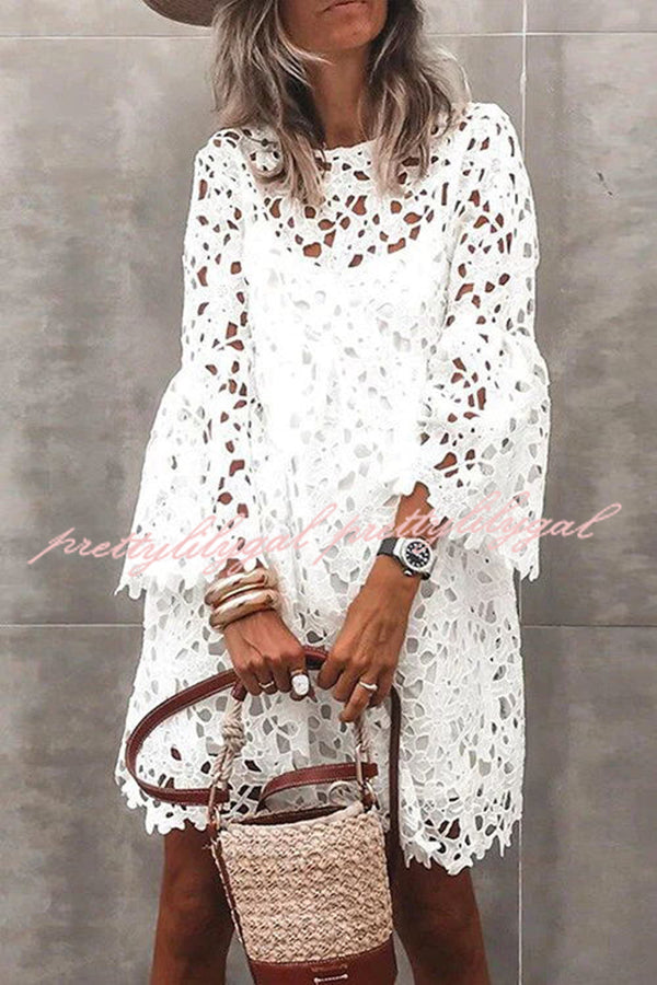 Vestido Sofia – Mini Floral de Renda de Crochê com Manga Sino - Priya