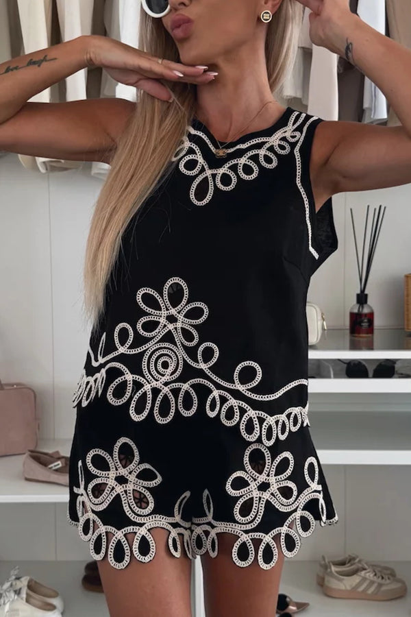 Conjunto Angie – Blusa Bordada Sem Manga + Shorts com Cintura Elástica - Priya