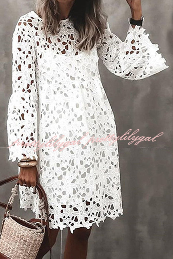 Vestido Sofia – Mini Floral de Renda de Crochê com Manga Sino - Priya