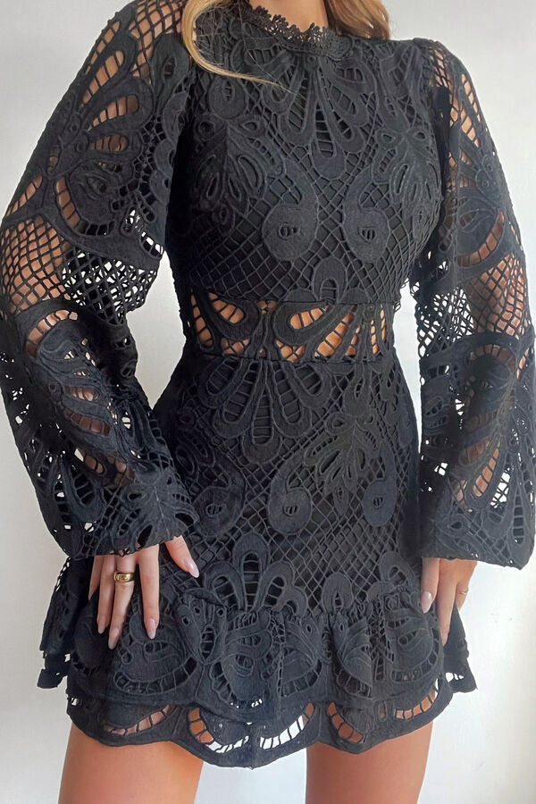 Vestido Isabela – Mini de Renda com Manga Longa e Cintura Ajustada - Priya